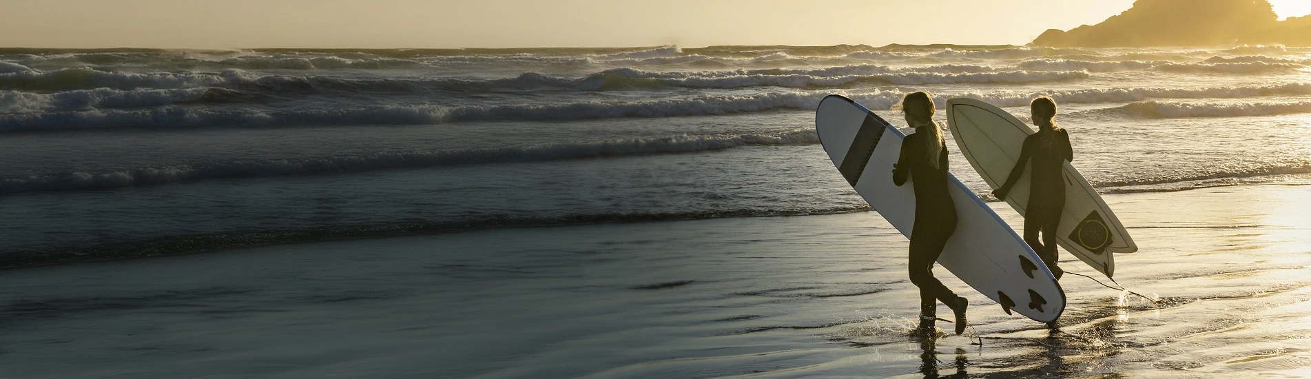 two friends surfing in Tofino